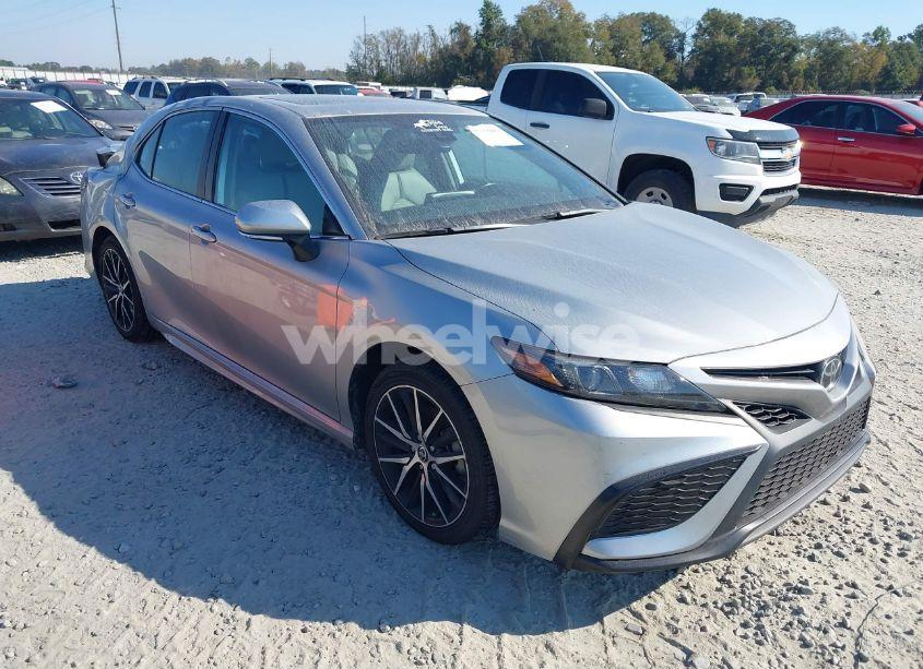 2022 Toyota Camry SE (VIN 4T1S11AK5NU045524) main photo