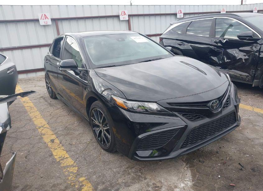 2024 Toyota Camry SE (VIN 4T1S11AK5RU243915) main photo