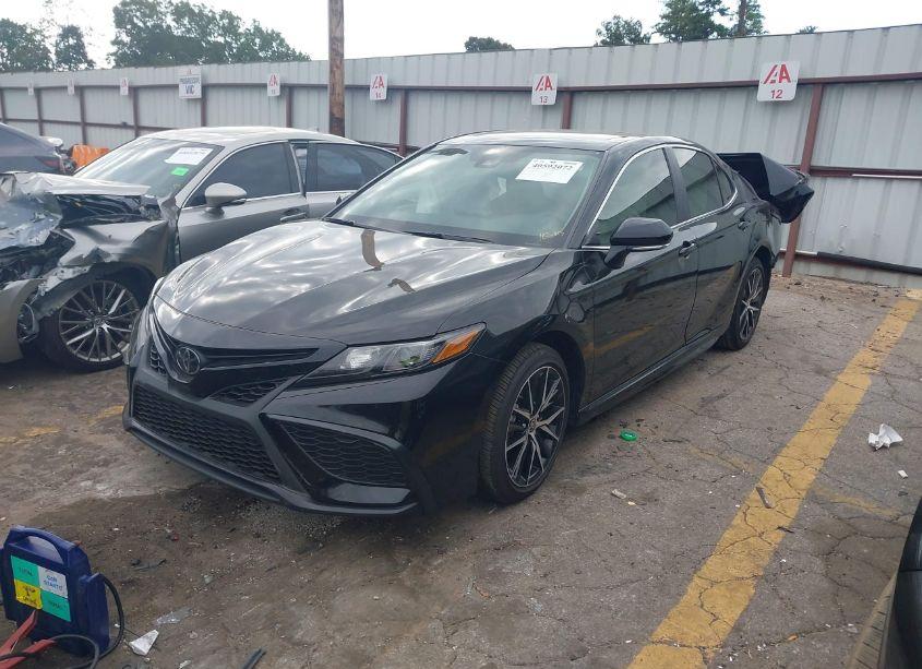 Photo 2 of 2024 Toyota Camry SE (VIN 4T1S11AK5RU243915)