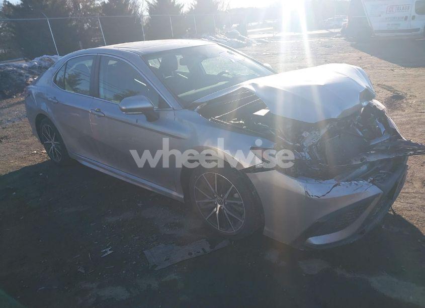 2022 Toyota Camry SE (VIN 4T1S11AK6NU683054) main photo
