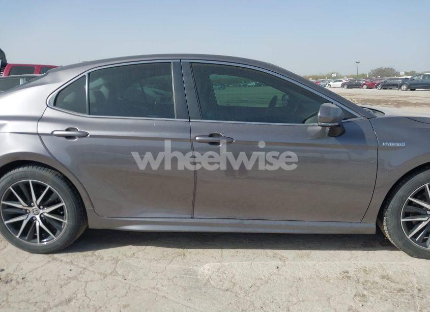 Photo 13 of 2021 Toyota Camry SE HYBRID (VIN 4T1S31AK0MU023701)