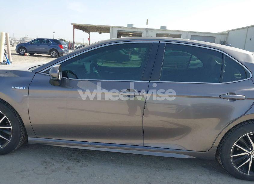 Photo 14 of 2021 Toyota Camry SE HYBRID (VIN 4T1S31AK0MU023701)