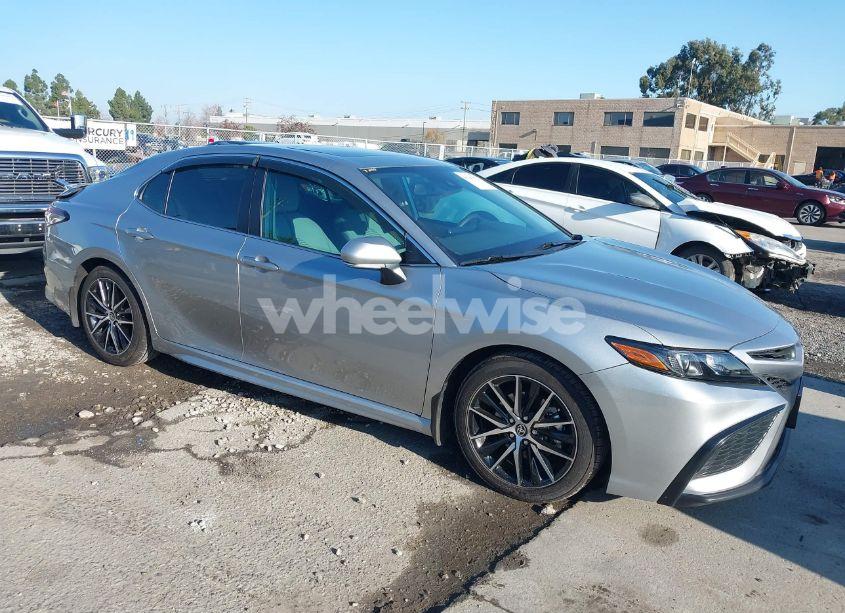 2024 Toyota Camry HYBRID SE (VIN 4T1S31AK1RU622419) main photo