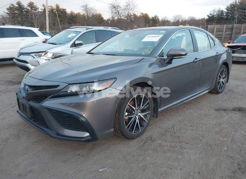 Photo 2 of 2024 Toyota Camry HYBRID SE (VIN 4T1S31AK1RU627880)