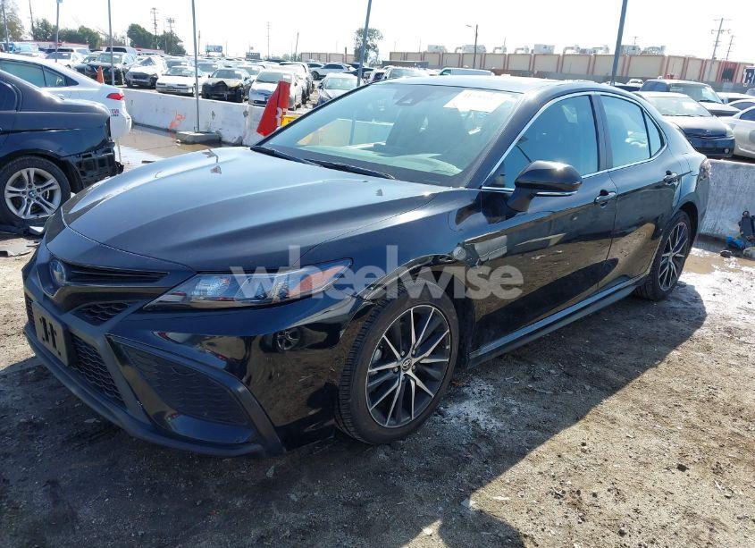 Photo 2 of 2022 Toyota Camry SE HYBRID (VIN 4T1S31AK3NU579003)