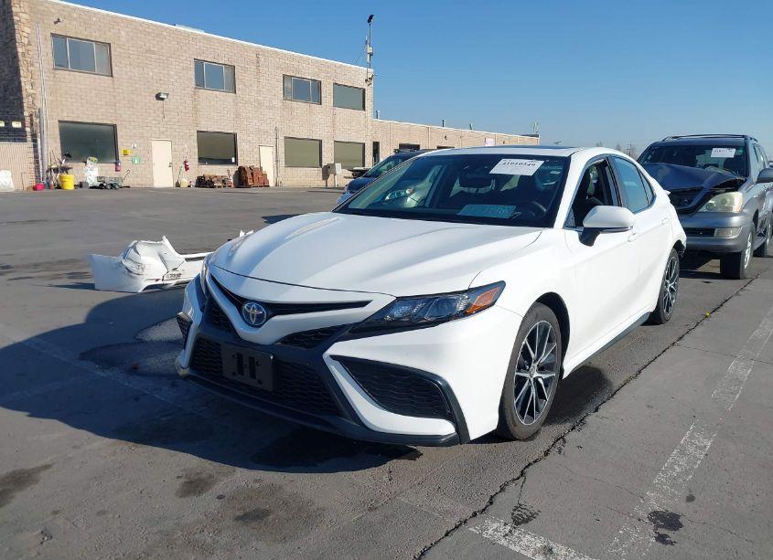 Photo 2 of 2024 Toyota Camry HYBRID SE (VIN 4T1S31AK8RU077058)