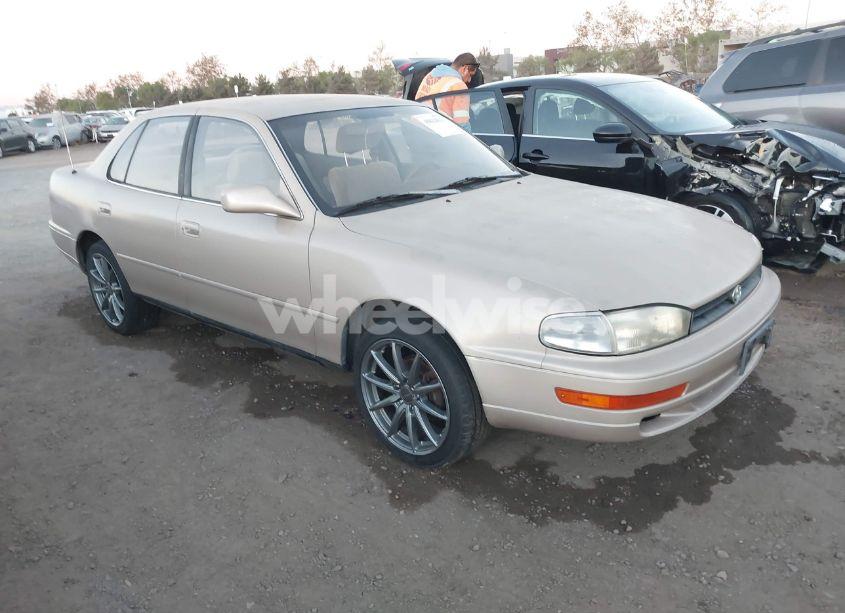 1993 Toyota Camry LE (VIN 4T1SK12E5PU288470) main photo