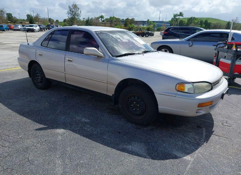 1995 Toyota Camry LE (VIN 4T1SK12E8SU521492) main photo