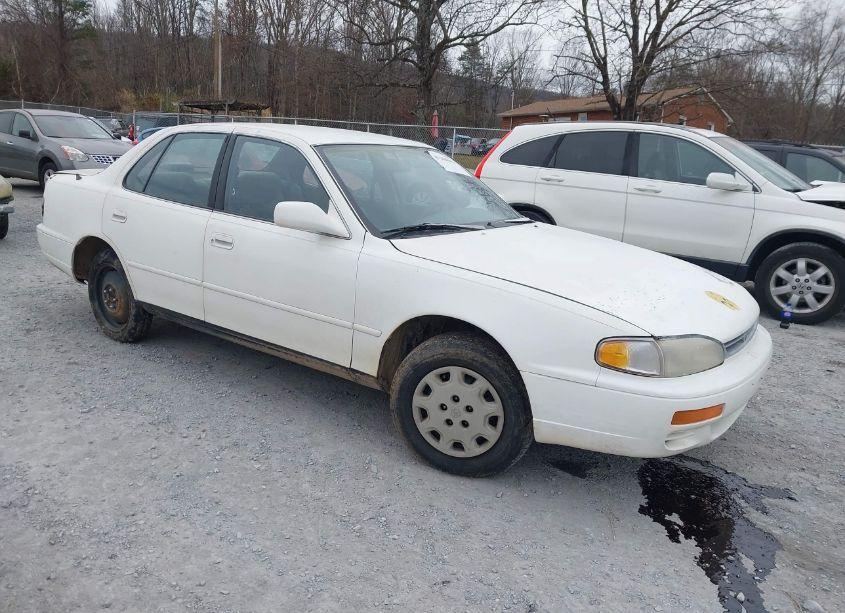1995 Toyota Camry LE (VIN 4T1SK12E9SU876171) main photo