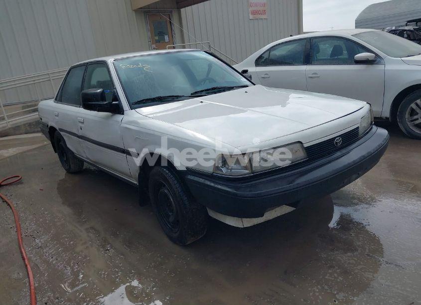1990 Toyota Camry DLX (VIN 4T1SV21E9LU250250) main photo