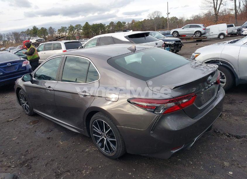 Photo 14 of 2021 Toyota Camry SE (VIN 4T1T11AK0MU572048)