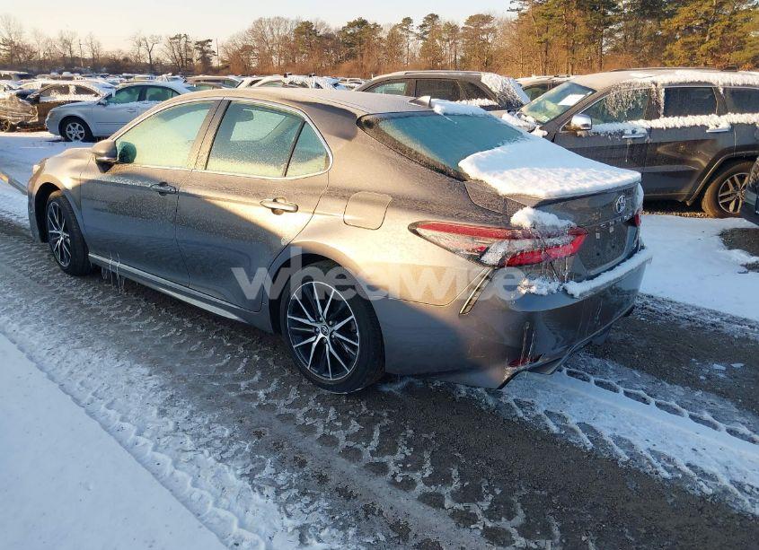Photo 3 of 2021 Toyota Camry SE (VIN 4T1T11AK0MU572048)