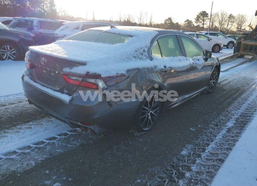 Photo 4 of 2021 Toyota Camry SE (VIN 4T1T11AK0MU572048)