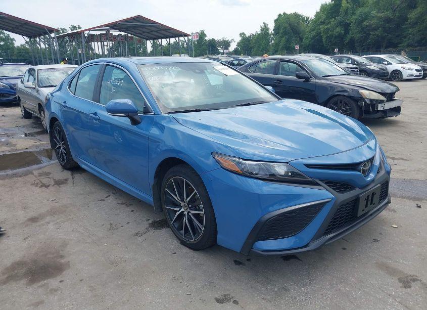 2024 Toyota Camry SE (VIN 4T1T11AK0RU209904) main photo