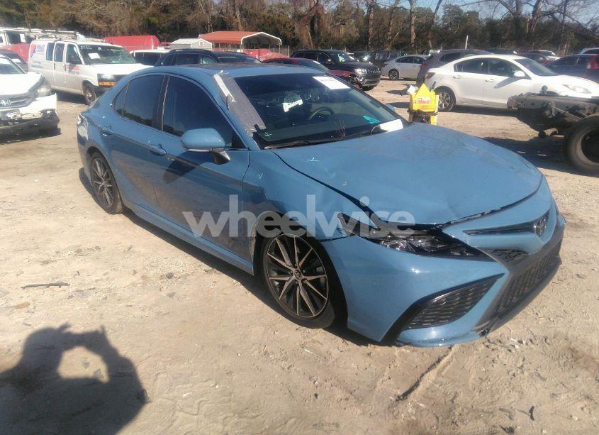 2024 Toyota Camry SE (VIN 4T1T11AK0RU227805) main photo