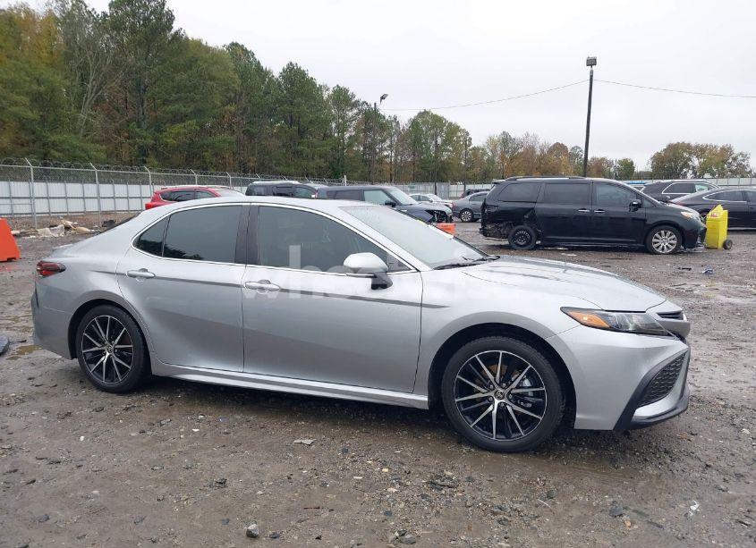 Photo 13 of 2021 Toyota Camry SE (VIN 4T1T11AK1MU540855)