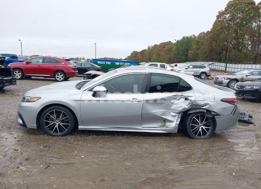 Photo 14 of 2021 Toyota Camry SE (VIN 4T1T11AK1MU540855)