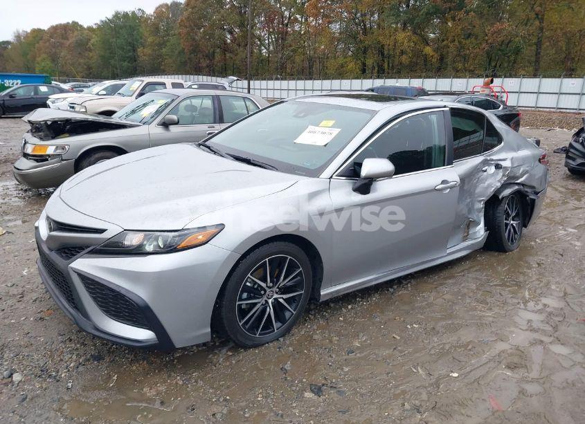 Photo 2 of 2021 Toyota Camry SE (VIN 4T1T11AK1MU540855)