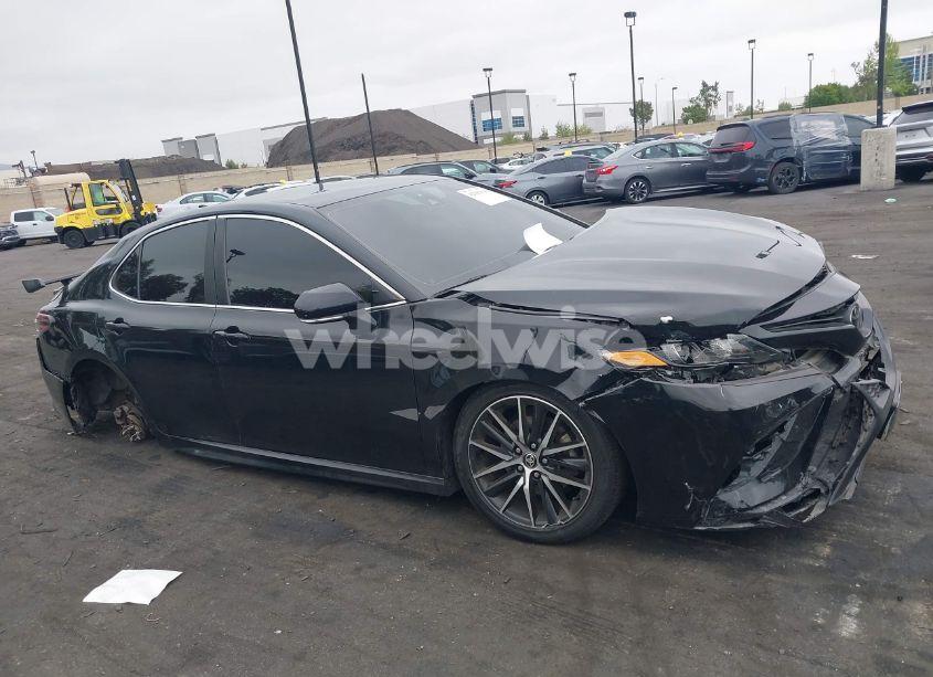 Photo 14 of 2021 Toyota Camry SE (VIN 4T1T11AK1MU561608)