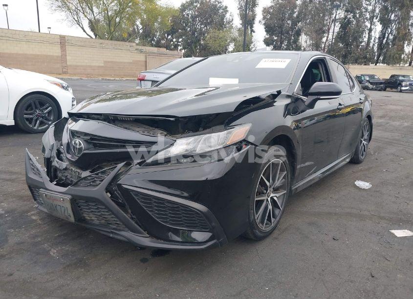 Photo 2 of 2021 Toyota Camry SE (VIN 4T1T11AK1MU561608)