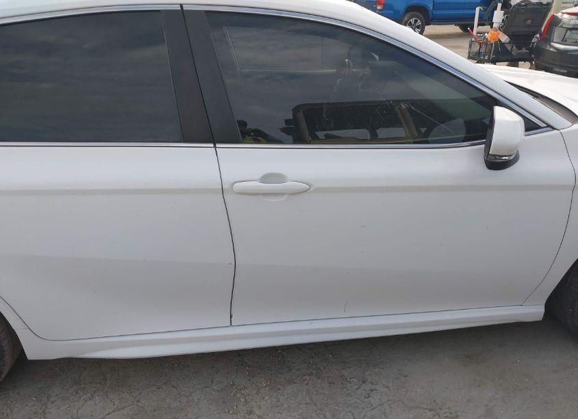 Photo 14 of 2021 Toyota Camry SE (VIN 4T1T11AK1MU561673)