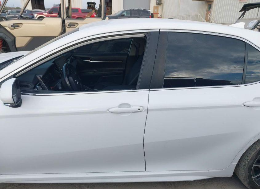 Photo 15 of 2021 Toyota Camry SE (VIN 4T1T11AK1MU561673)