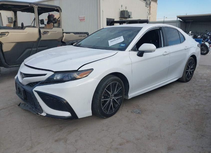 Photo 2 of 2021 Toyota Camry SE (VIN 4T1T11AK1MU561673)