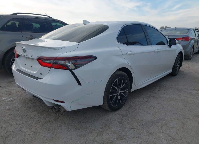 Photo 4 of 2021 Toyota Camry SE (VIN 4T1T11AK1MU561673)