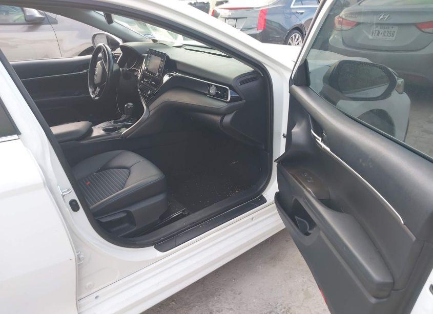 Photo 5 of 2021 Toyota Camry SE (VIN 4T1T11AK1MU561673)