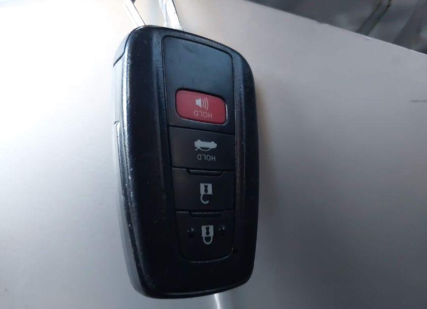 Photo 11 of 2021 Toyota Camry SE (VIN 4T1T11AK1MU561690)