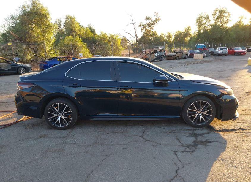 Photo 13 of 2021 Toyota Camry SE (VIN 4T1T11AK1MU561690)