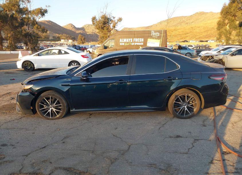 Photo 14 of 2021 Toyota Camry SE (VIN 4T1T11AK1MU561690)