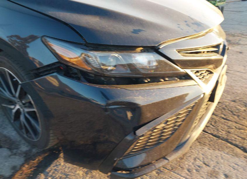 Photo 17 of 2021 Toyota Camry SE (VIN 4T1T11AK1MU561690)