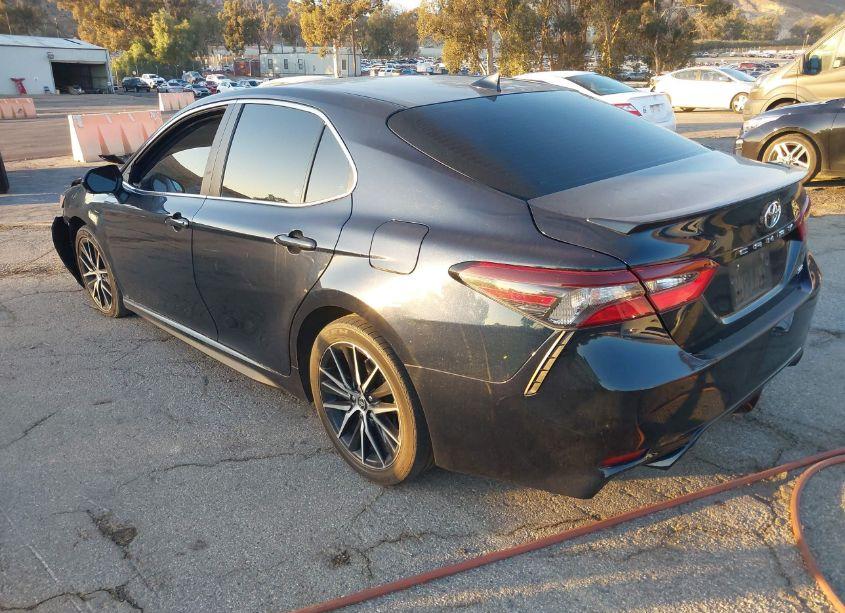 Photo 3 of 2021 Toyota Camry SE (VIN 4T1T11AK1MU561690)