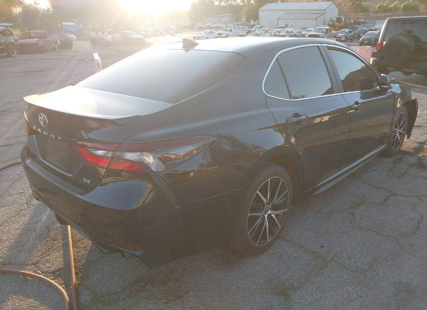 Photo 4 of 2021 Toyota Camry SE (VIN 4T1T11AK1MU561690)