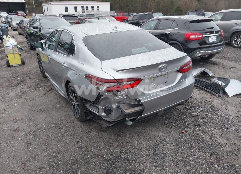Photo 3 of 2022 Toyota Camry SE (VIN 4T1T11AK1NU643629)