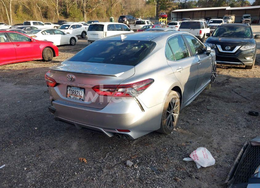 Photo 4 of 2022 Toyota Camry SE (VIN 4T1T11AK1NU643629)