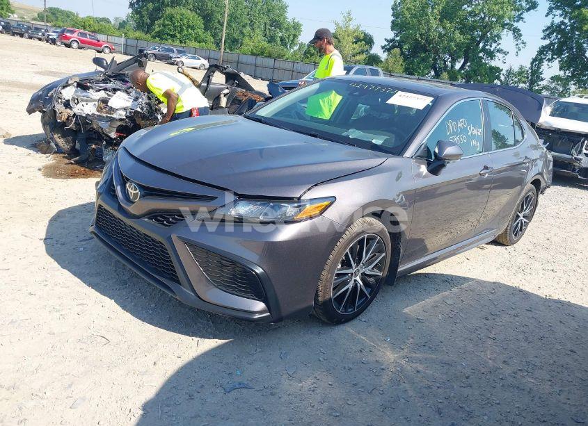 Photo 2 of 2022 Toyota Camry SE (VIN 4T1T11AK1NU644506)