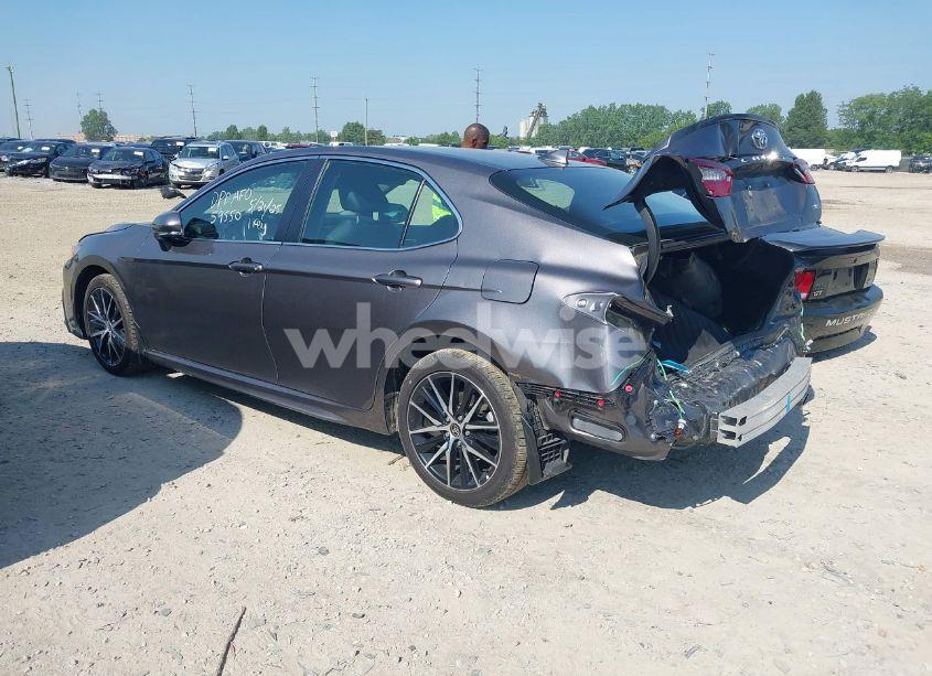 Photo 3 of 2022 Toyota Camry SE (VIN 4T1T11AK1NU644506)