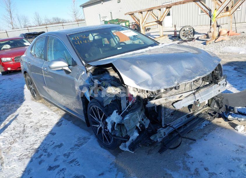 2022 Toyota Camry SE (VIN 4T1T11AK1NU651312) main photo