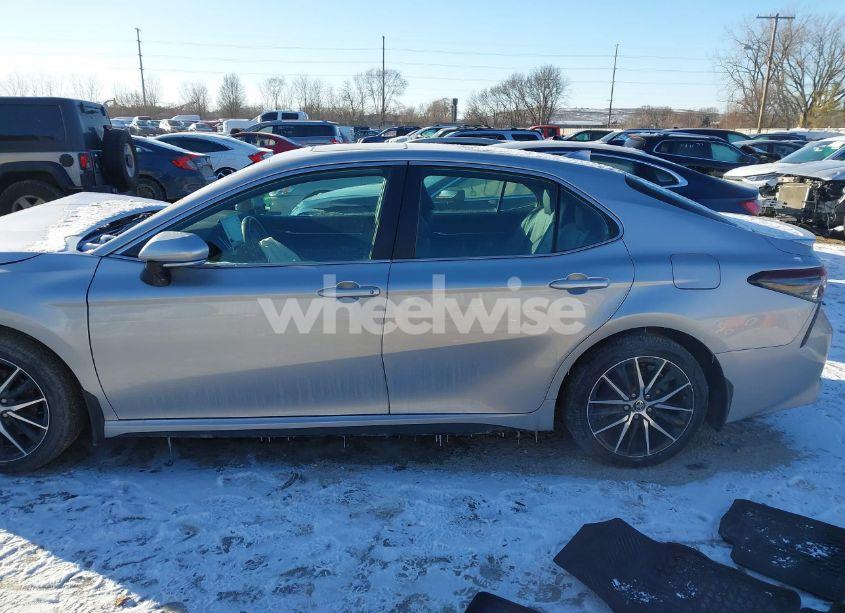 Photo 14 of 2022 Toyota Camry SE (VIN 4T1T11AK1NU651312)