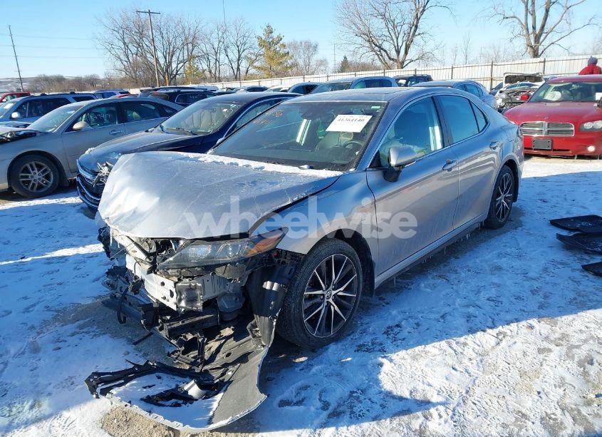 Photo 2 of 2022 Toyota Camry SE (VIN 4T1T11AK1NU651312)