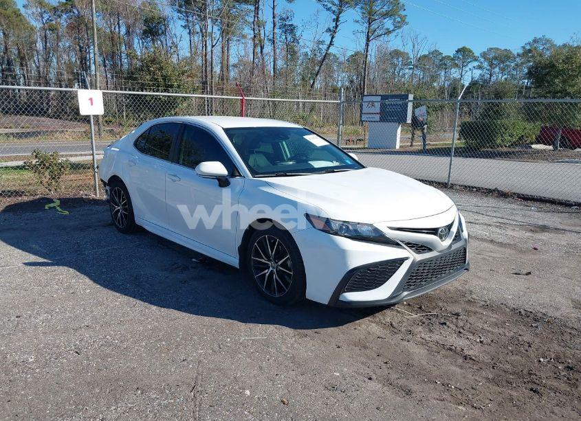 2022 Toyota Camry SE (VIN 4T1T11AK1NU691857) main photo