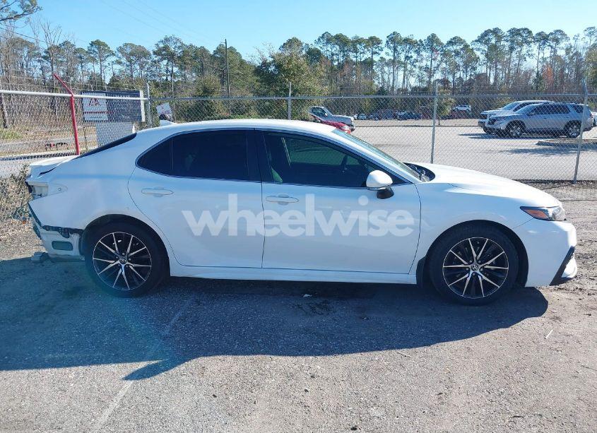 Photo 13 of 2022 Toyota Camry SE (VIN 4T1T11AK1NU691857)