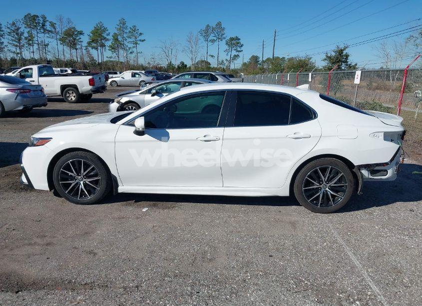 Photo 14 of 2022 Toyota Camry SE (VIN 4T1T11AK1NU691857)