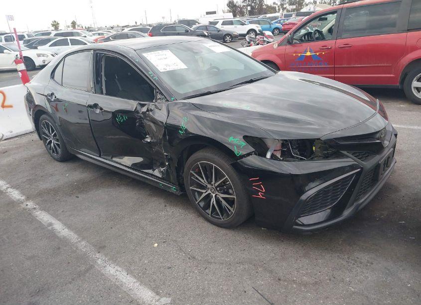 2024 Toyota Camry SE (VIN 4T1T11AK1RU895919) main photo