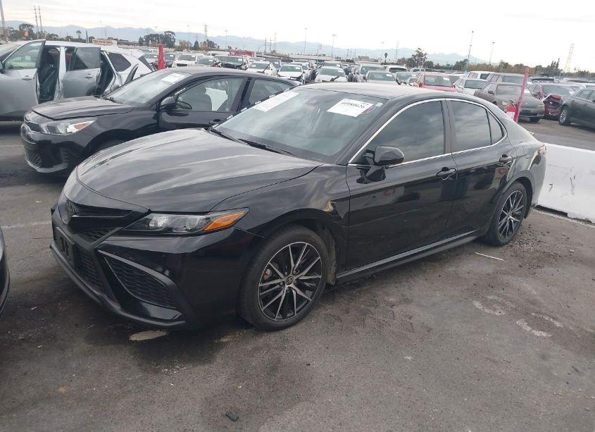 Photo 2 of 2024 Toyota Camry SE (VIN 4T1T11AK1RU895919)