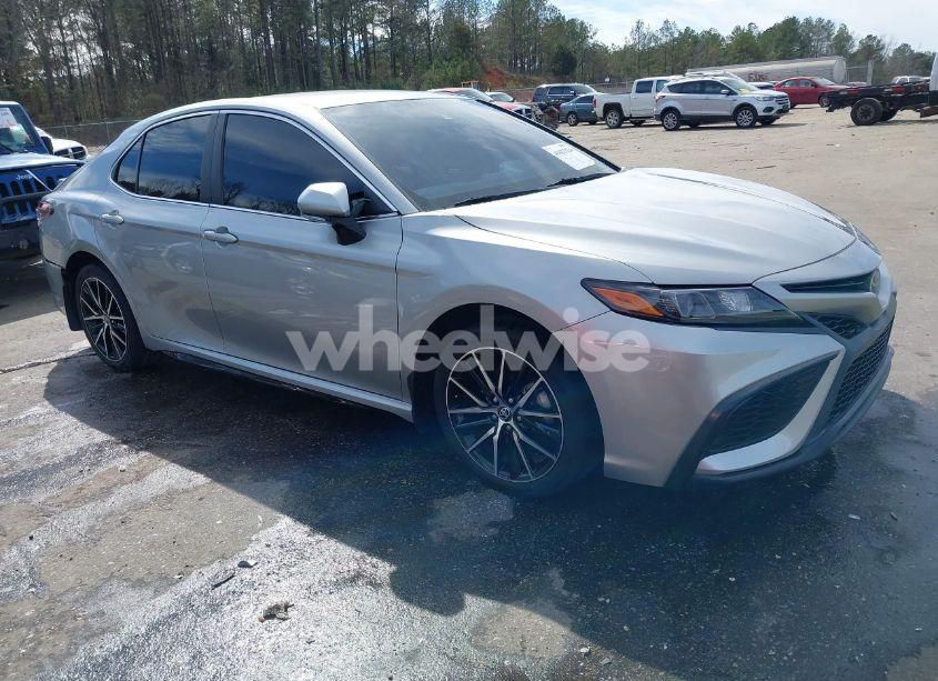 2021 Toyota Camry SE (VIN 4T1T11AK2MU444295) main photo