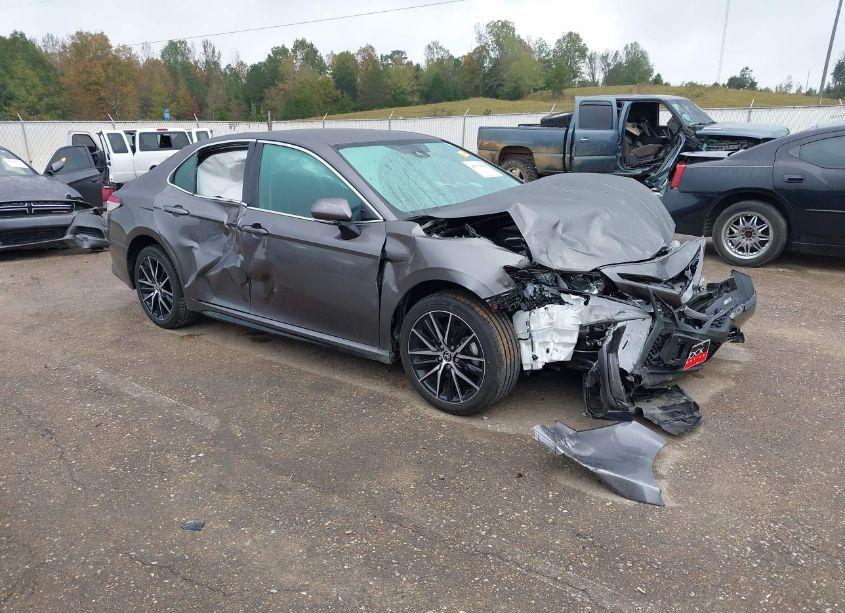 2021 Toyota Camry SE (VIN 4T1T11AK2MU567756) main photo