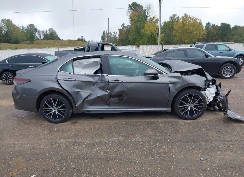 Photo 13 of 2021 Toyota Camry SE (VIN 4T1T11AK2MU567756)